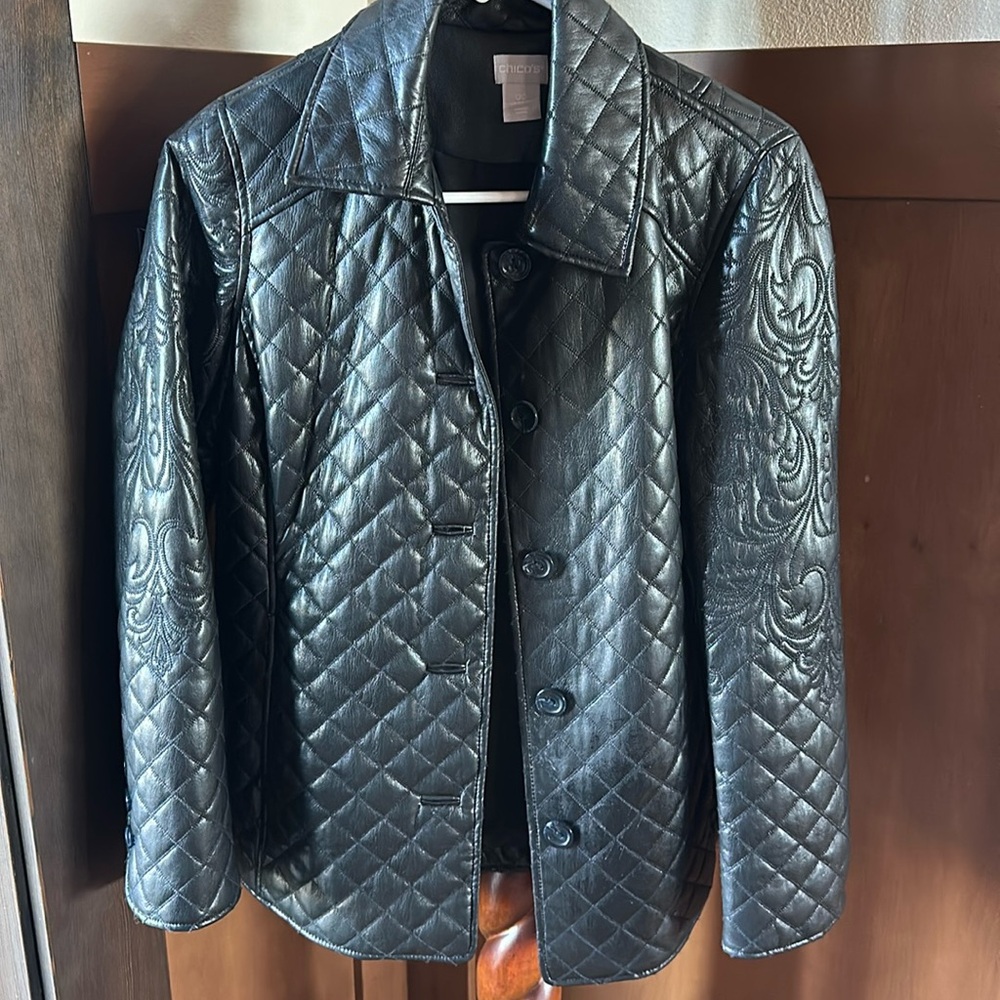 Chico’s black faux leather jacket - size 00